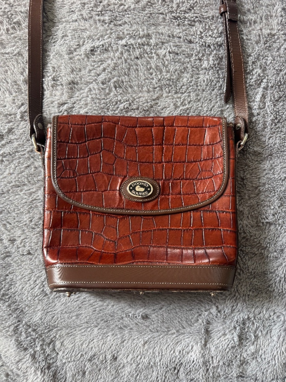 Vintage Dooney & Bourke Bayou Alligator Embossed Leather Crossbody Bag